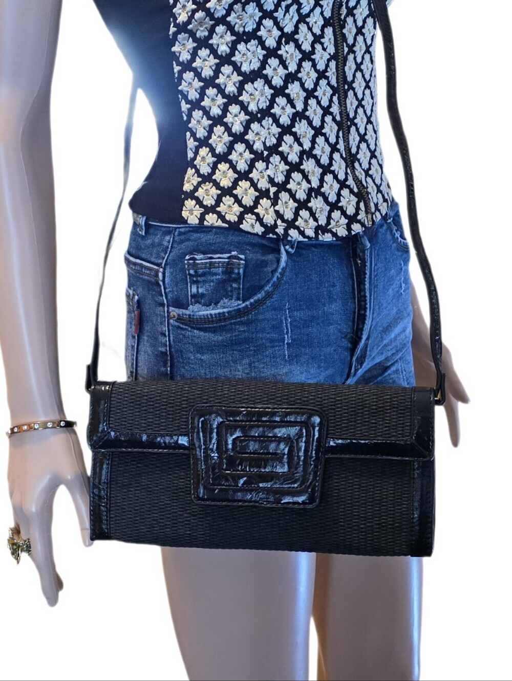 Vintage SR Squared by Sondra Roberts Black Woven Straw Patent Leather Clutch